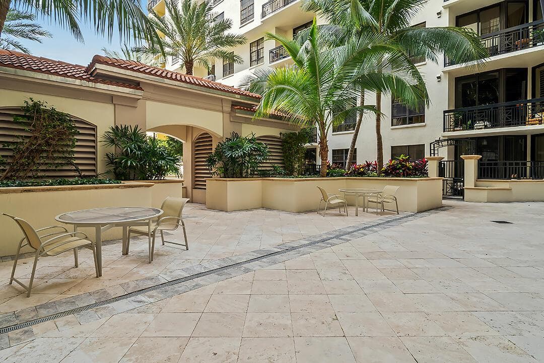 One-City-Plaza-005