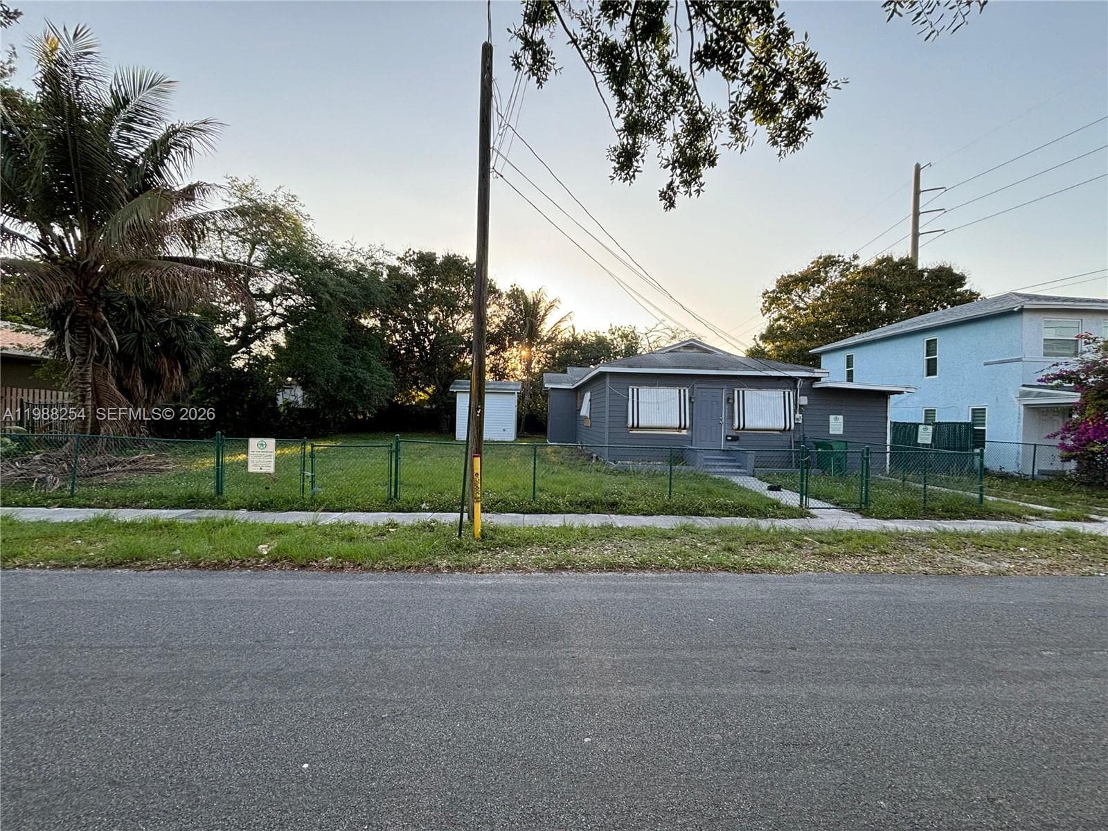 214 SW 1st Ave photo 3