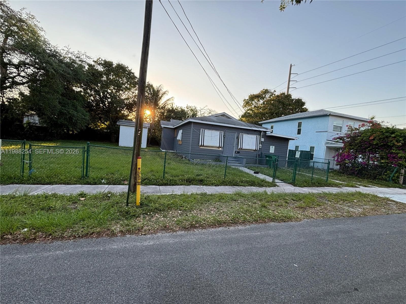 214 SW 1st Ave photo 1