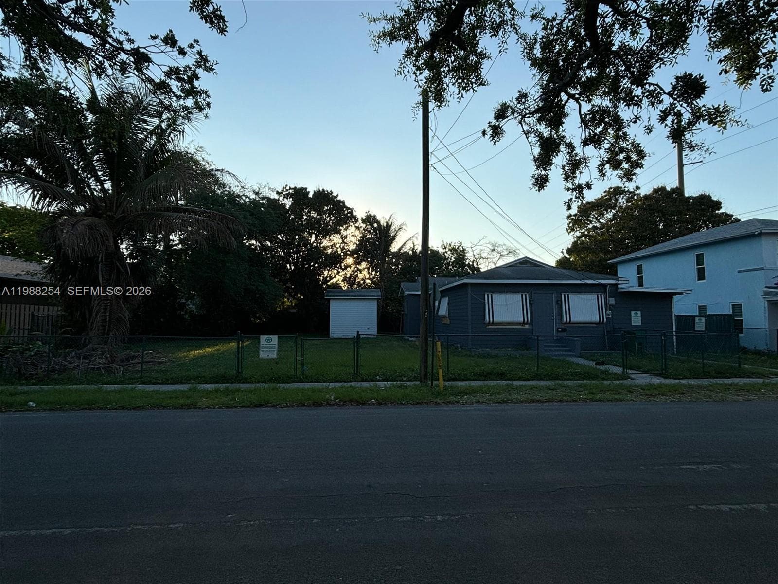 214 SW 1st Ave photo 4