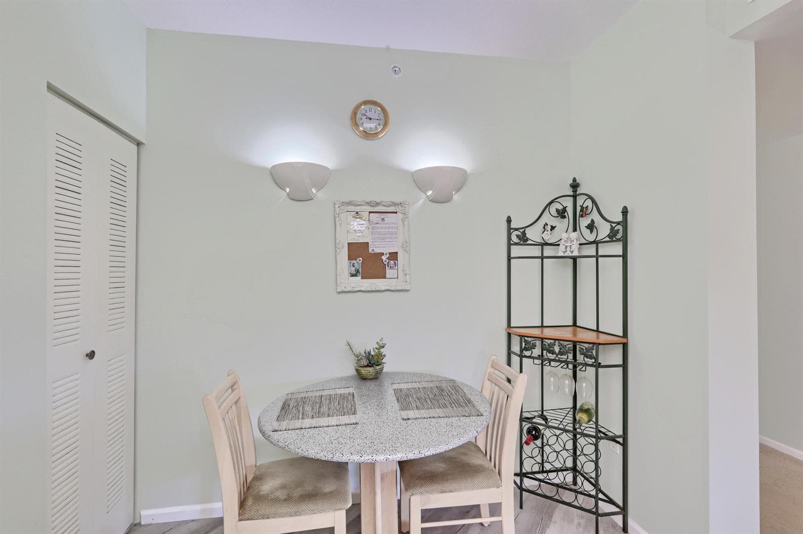 Eat in Kitchen