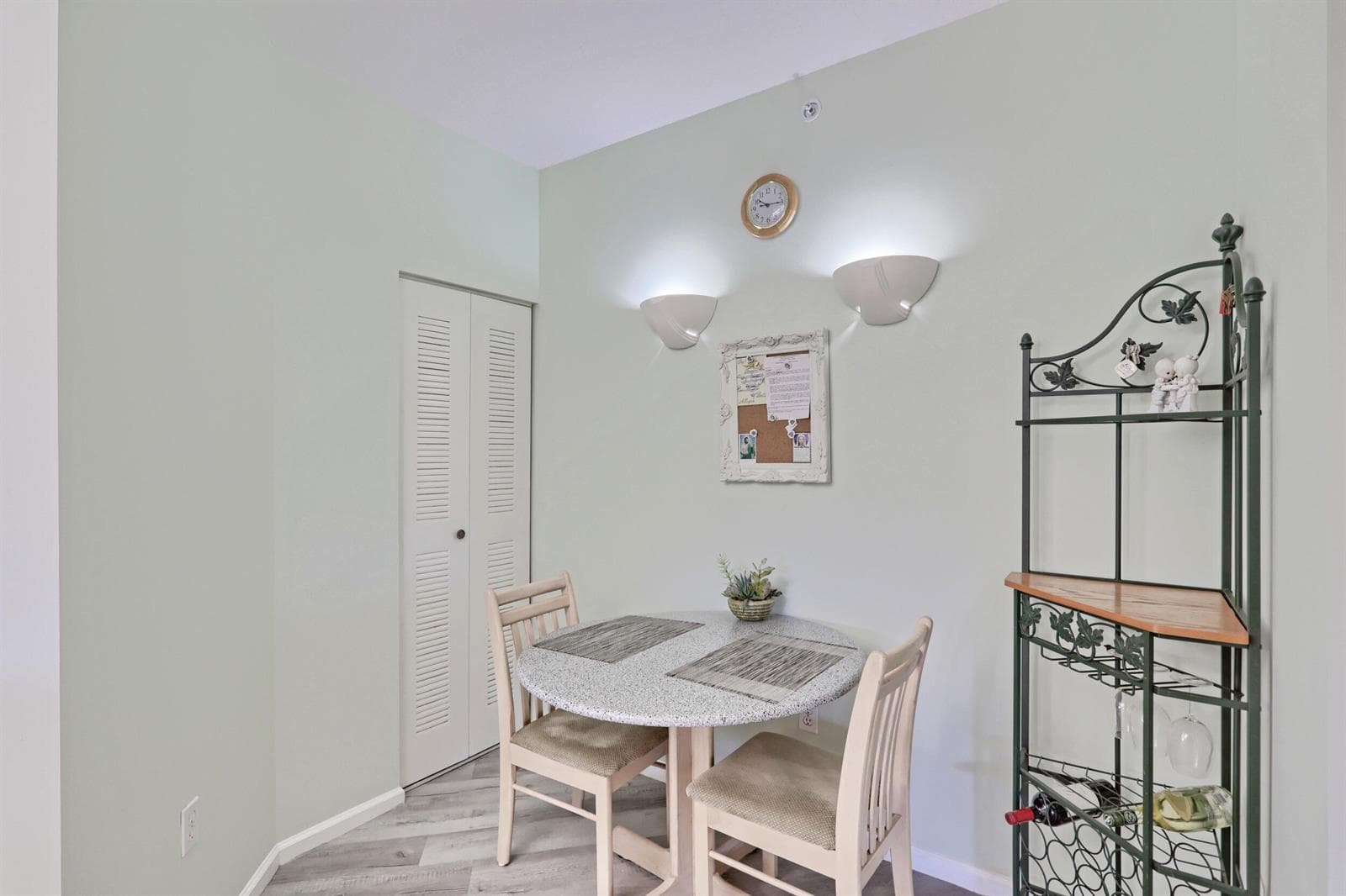 Eat in Kitchen