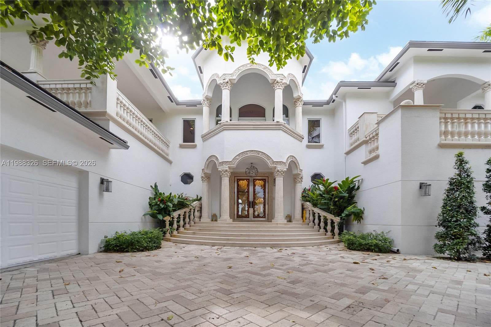 100 Palm Ave photo 2