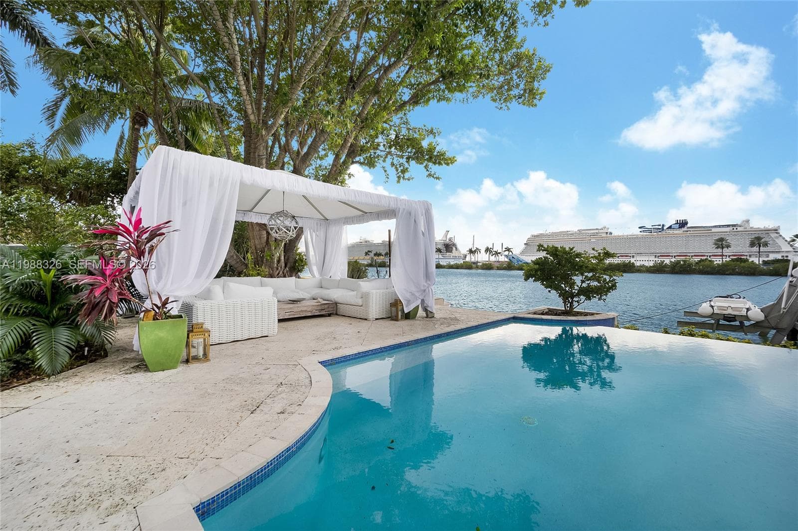 100 Palm Ave photo 10