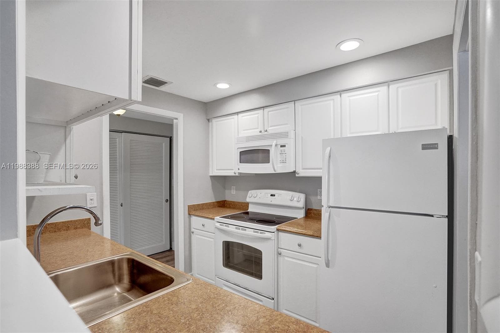 LADO DEL RIO CONDO · #214 in Pompano Beach - Photo 3