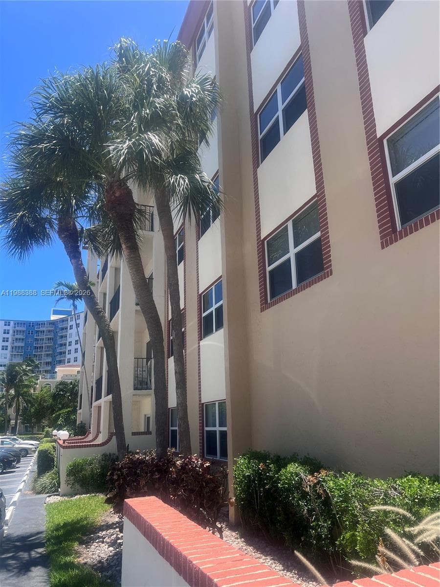 LADO DEL RIO CONDO · #214 in Pompano Beach - Photo 36