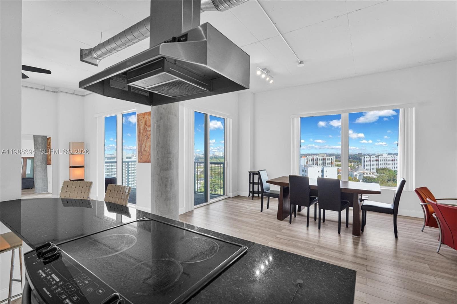NEO CONDO · #1615 in Miami - Photo 2