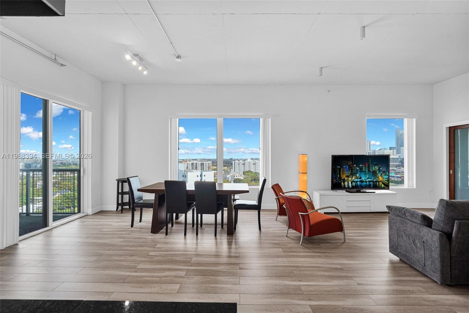 NEO CONDO · #1615 in Miami - Photo 3