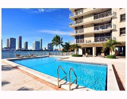 VENETIAN ISLE CONDO · #1103 in Miami - Photo 7