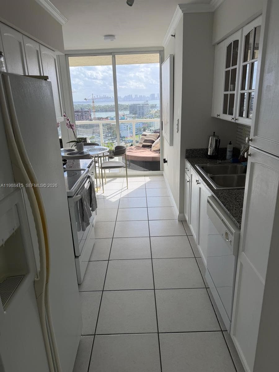 ST TROPEZ OCEAN CONDO · #20-C in Miami Beach - Photo 24