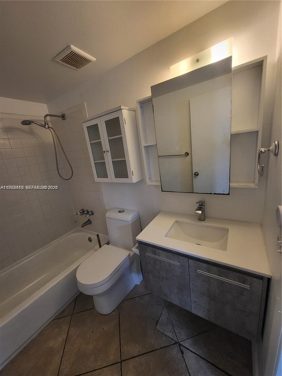 JADE CONDO · #303 in Miami Beach - Photo 10