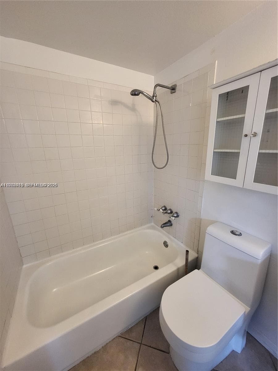 JADE CONDO · #303 in Miami Beach - Photo 11