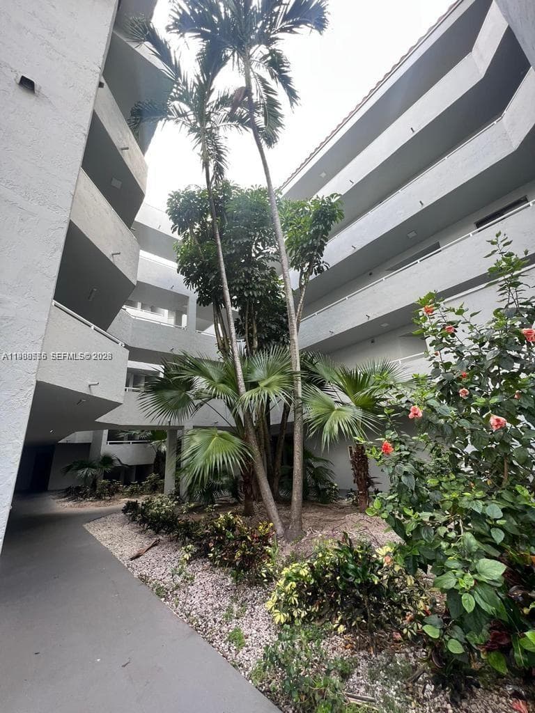 VERABELLA FALLS CONDO · #G-418 in Miami - Photo 2