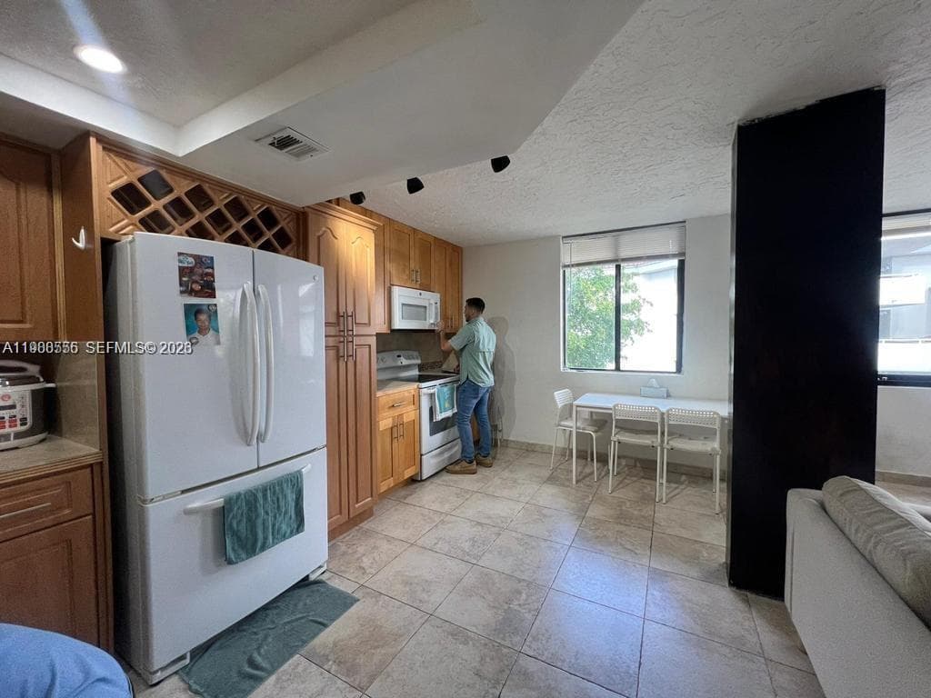 VERABELLA FALLS CONDO · #G-418 in Miami - Photo 7