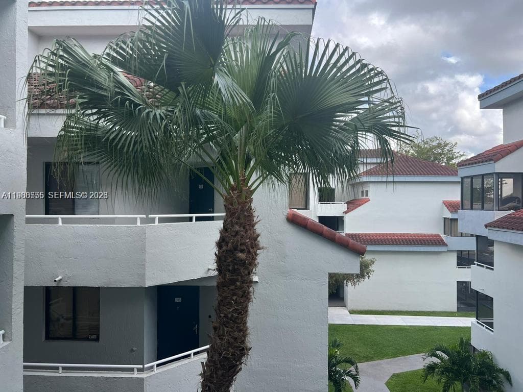 VERABELLA FALLS CONDO · #G-418 in Miami - Photo 3