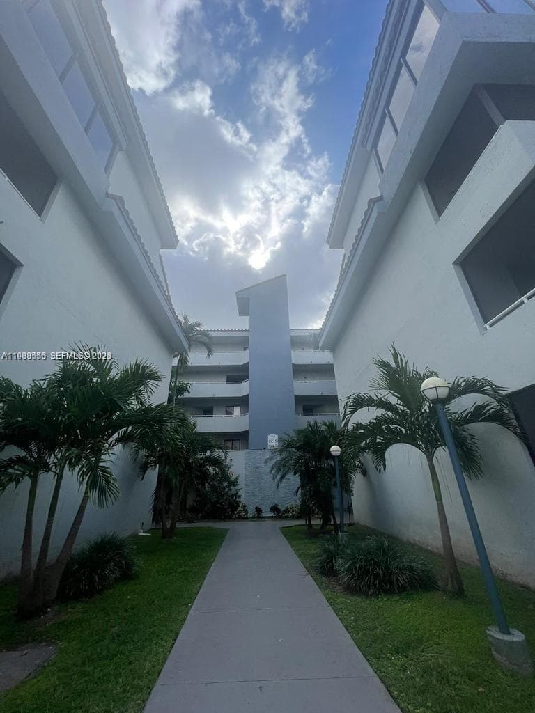 VERABELLA FALLS CONDO · #G-418 in Miami - Photo 1