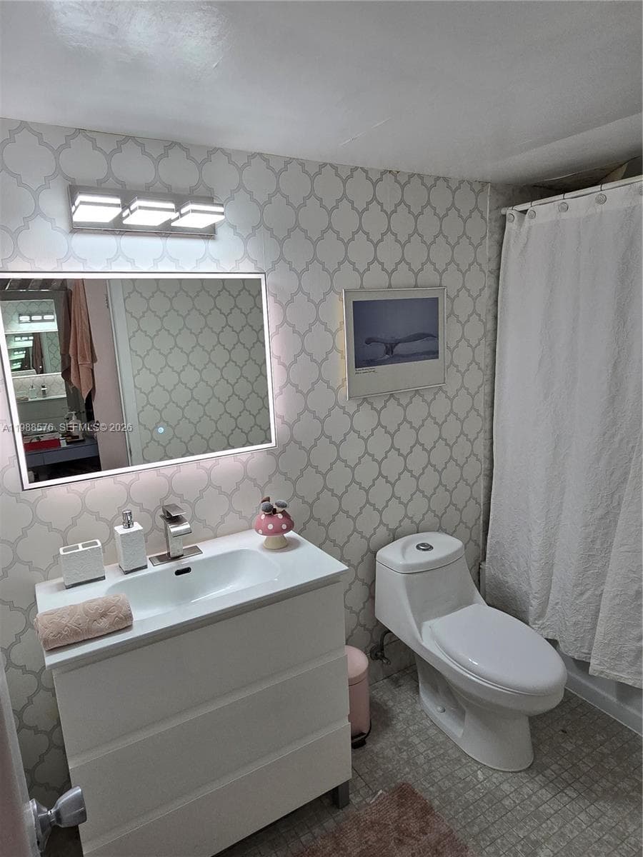 COMMODORE PLAZA CONDO · #2205 T in Aventura - Photo 10