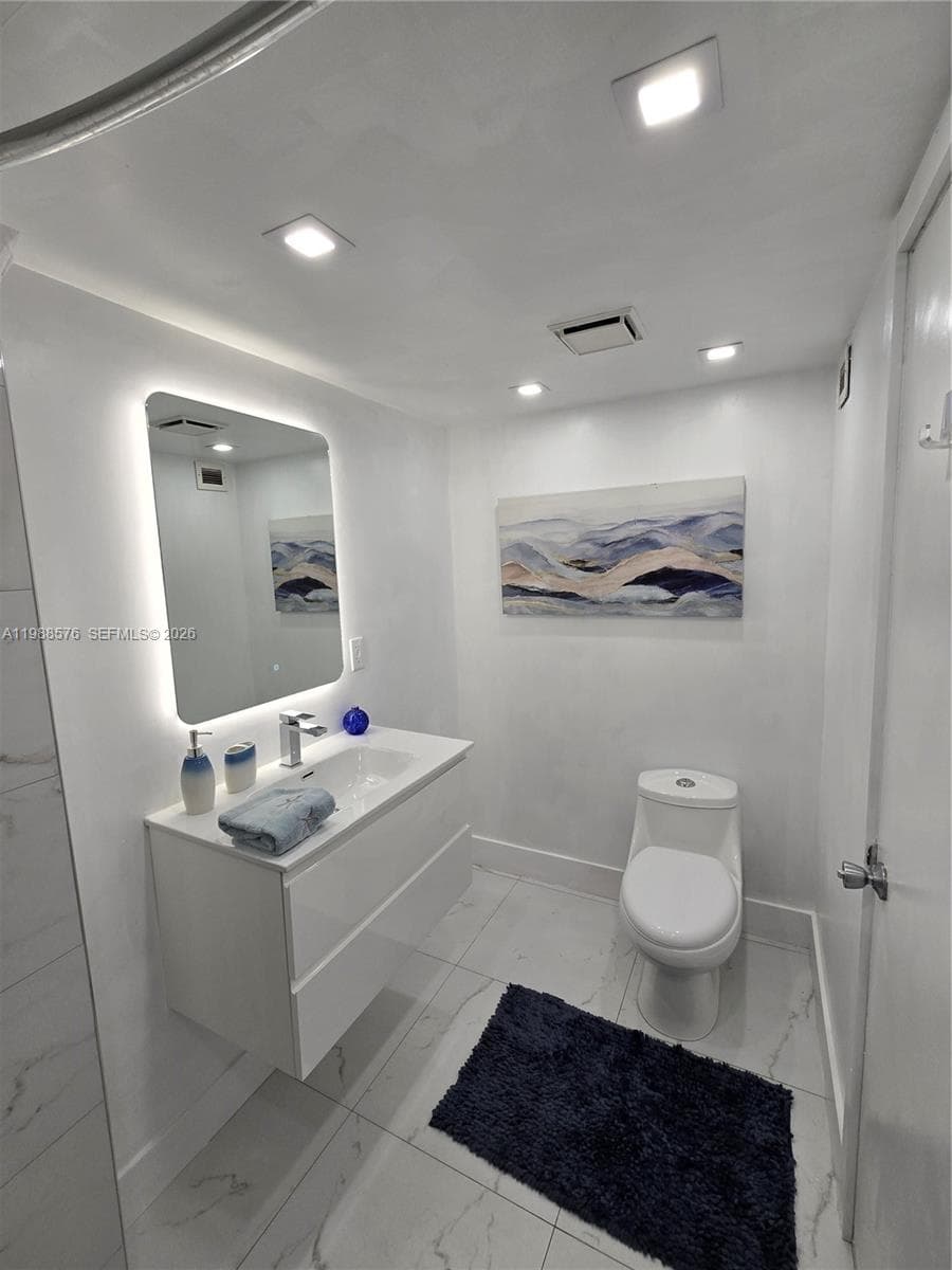 COMMODORE PLAZA CONDO · #2205 T in Aventura - Photo 14