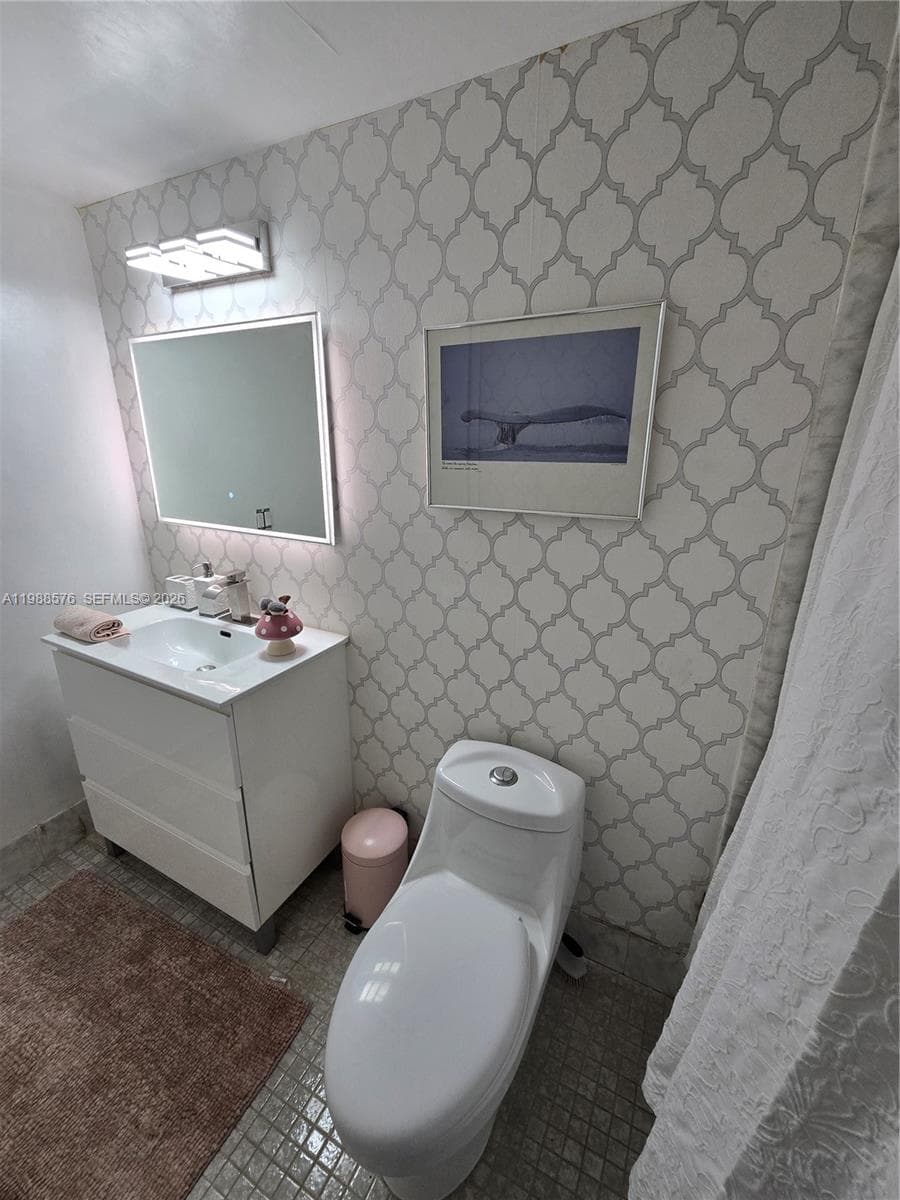 COMMODORE PLAZA CONDO · #2205 T in Aventura - Photo 11
