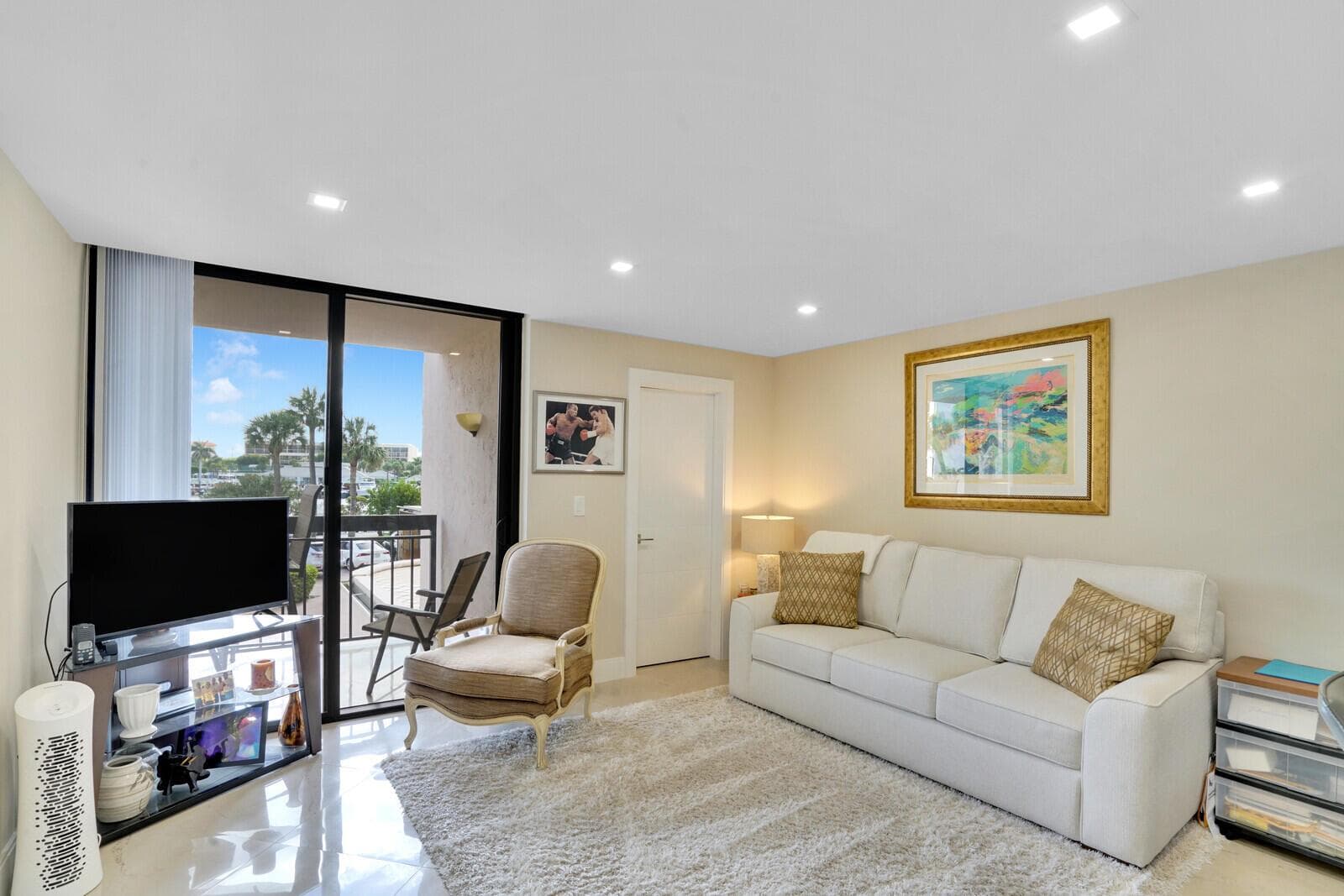 2nd Bedroom/Den