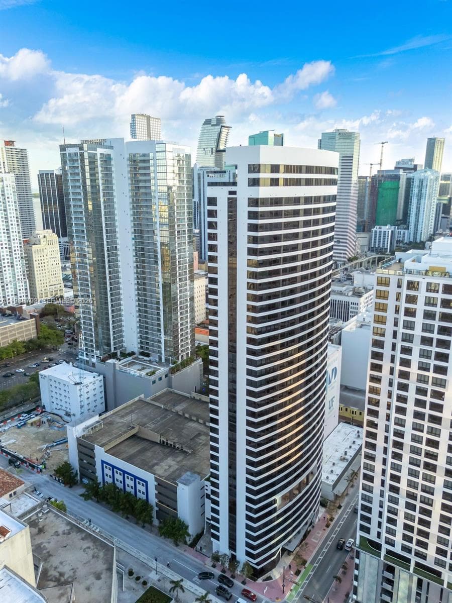 District 225 · #1705 in Miami - Photo 2