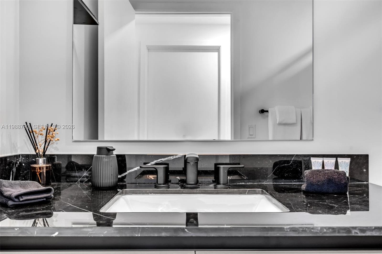 District 225 · #1705 in Miami - Photo 19