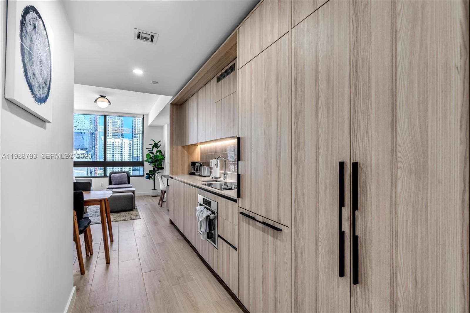 District 225 · #1705 in Miami - Photo 4