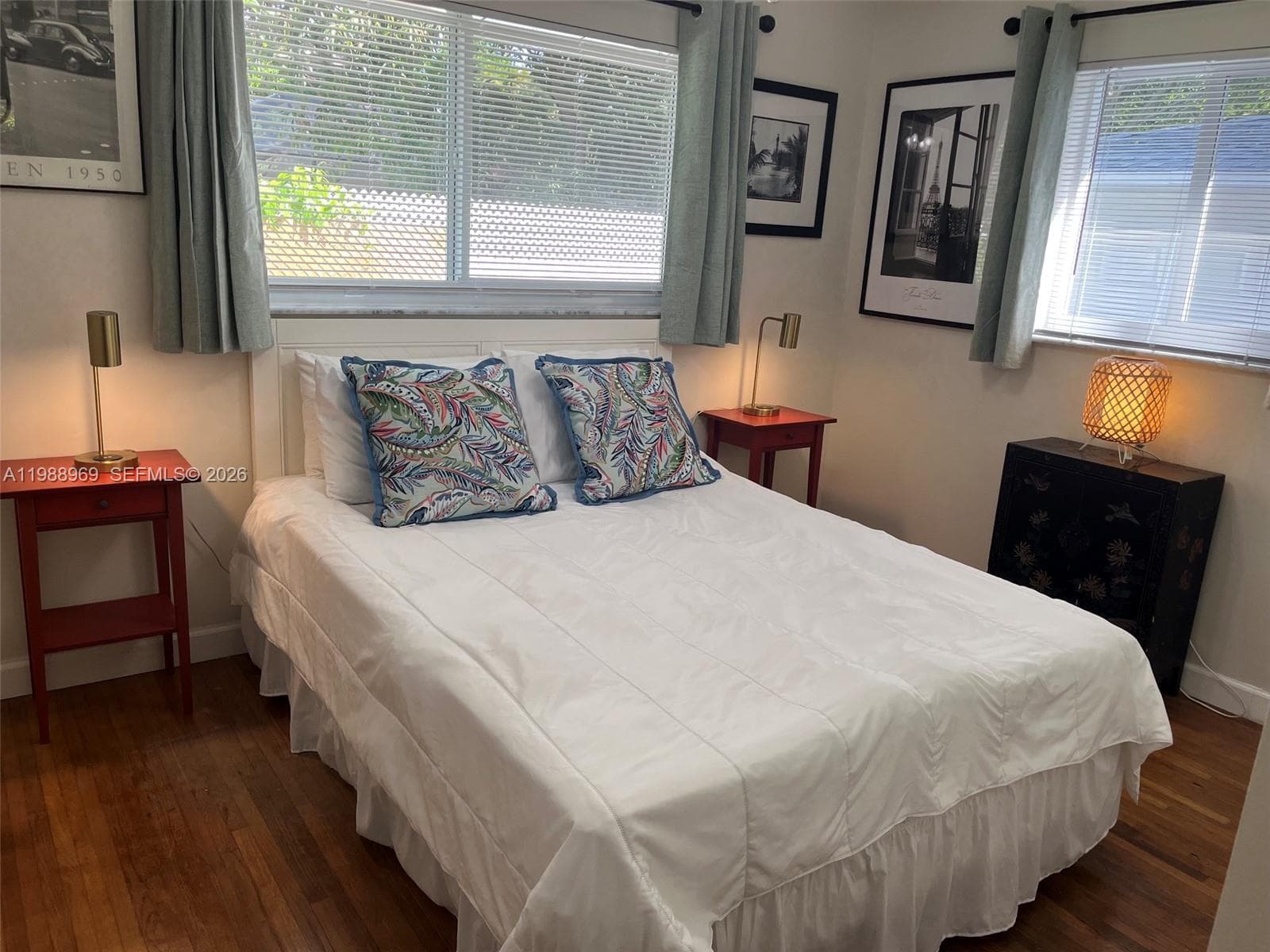 Corner bedroom with a queen size bed