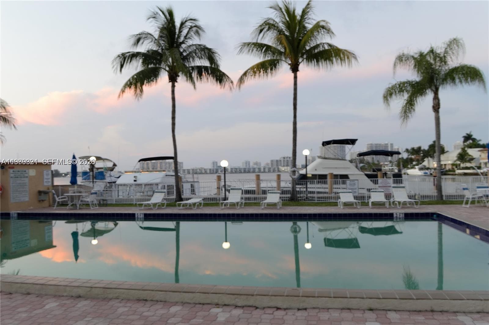 CARLTON BAY CONDO · #2K in North Miami Beach - Photo 3
