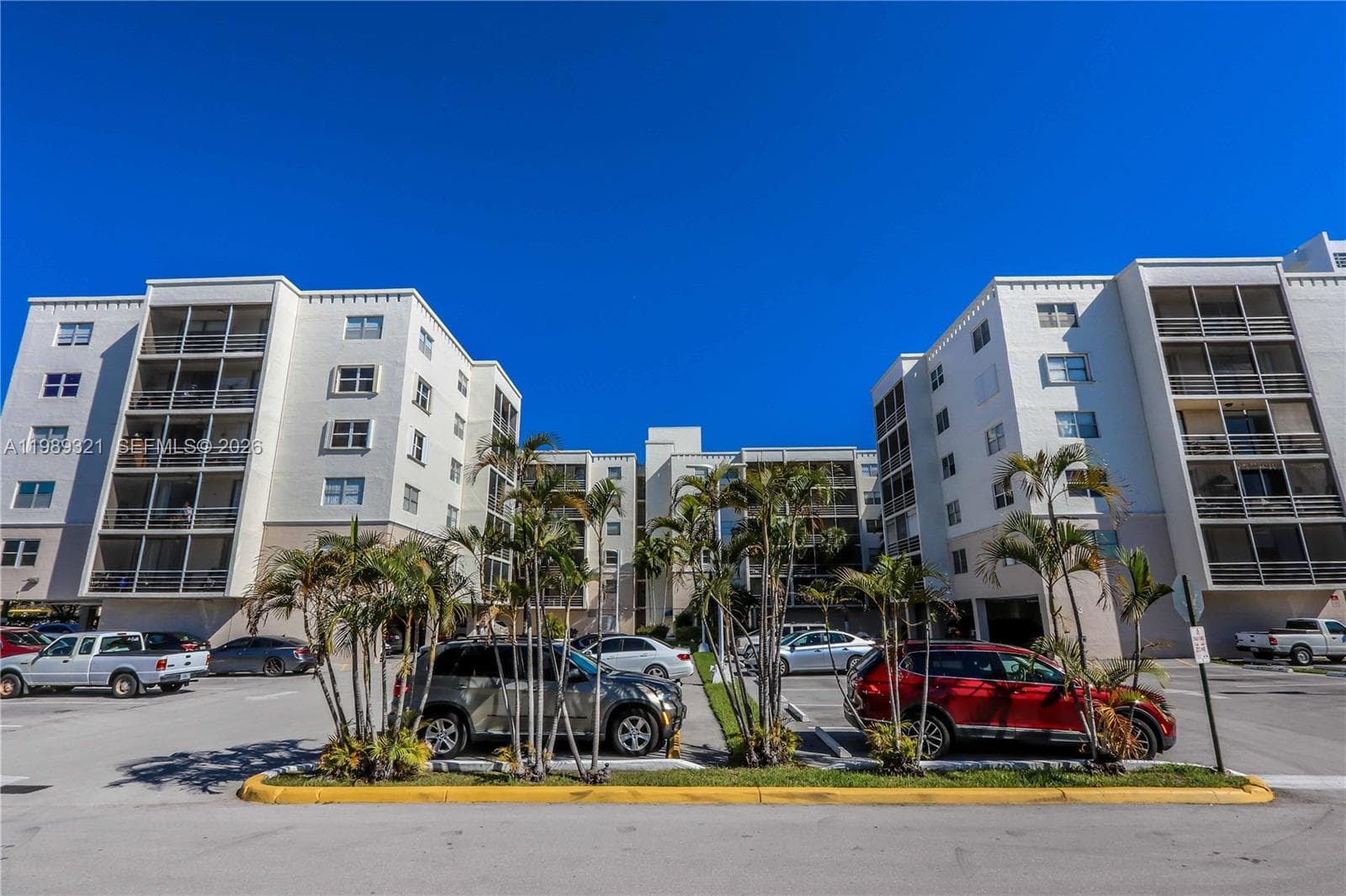 CARLTON BAY CONDO · #2K in North Miami Beach - Photo 4
