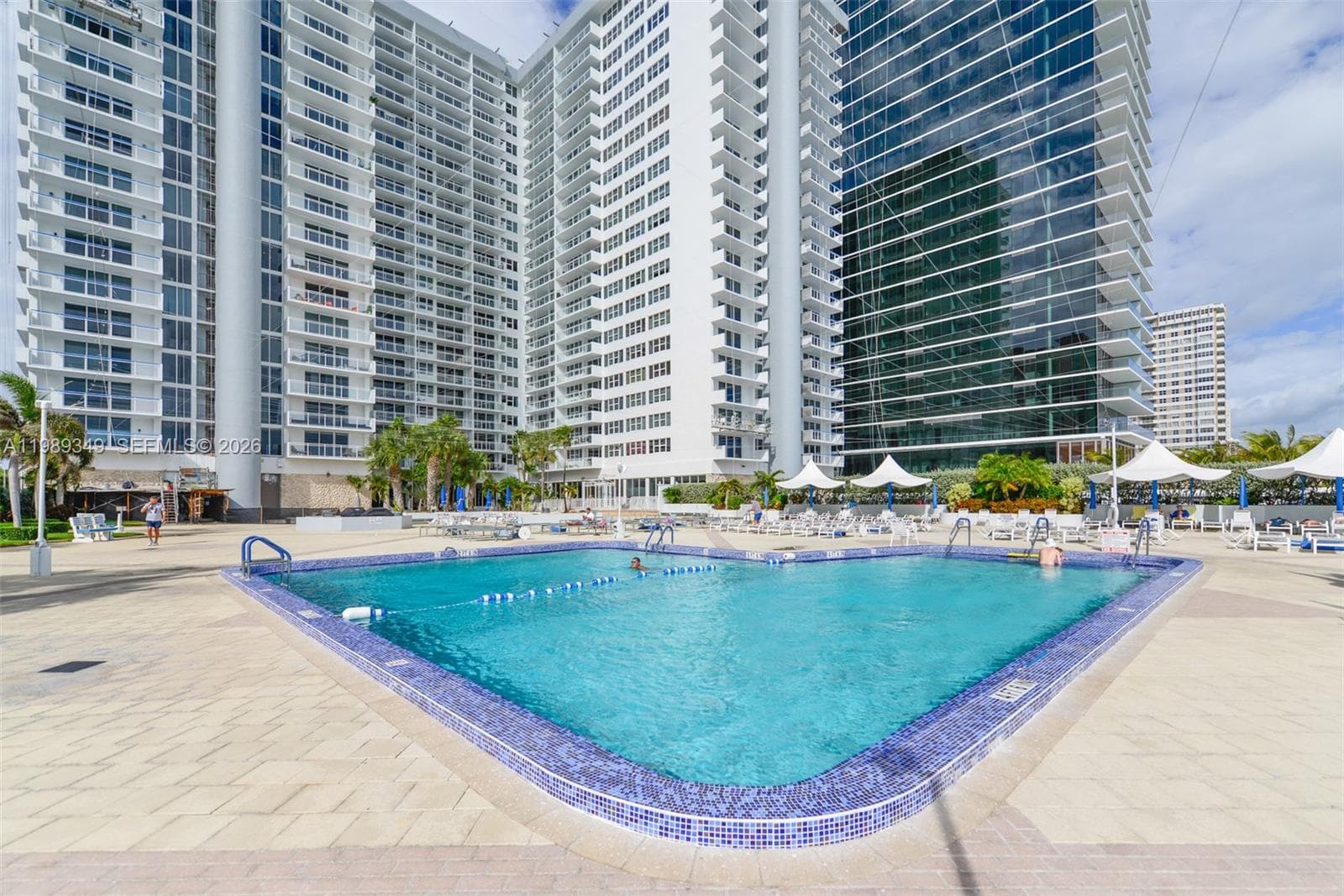 PARKER PLAZA CONDO ESTATE · #1816 in Hallandale Beach - Photo 2