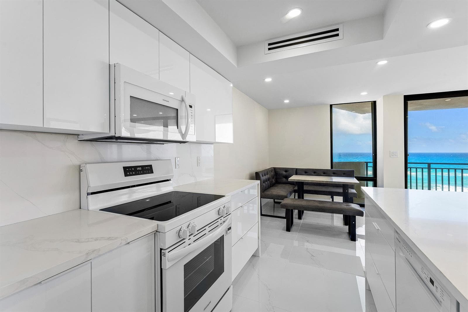 011-5460NorthOceanDrive-5B-SingerIsland-