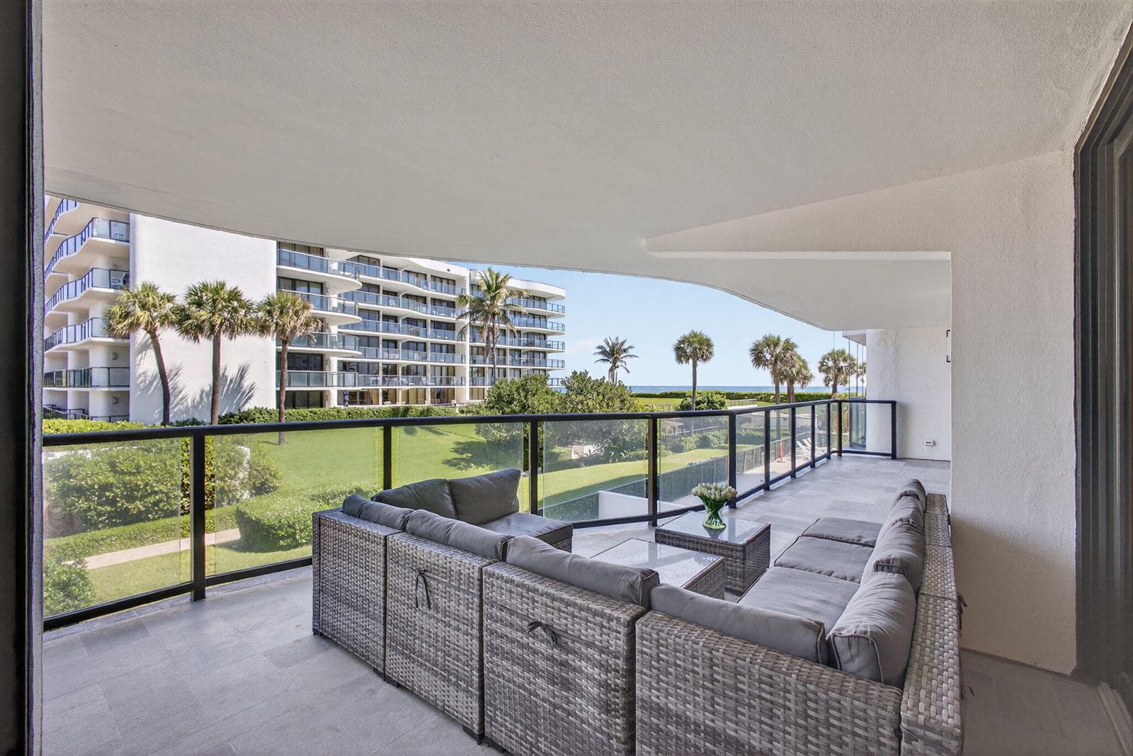 balcony
