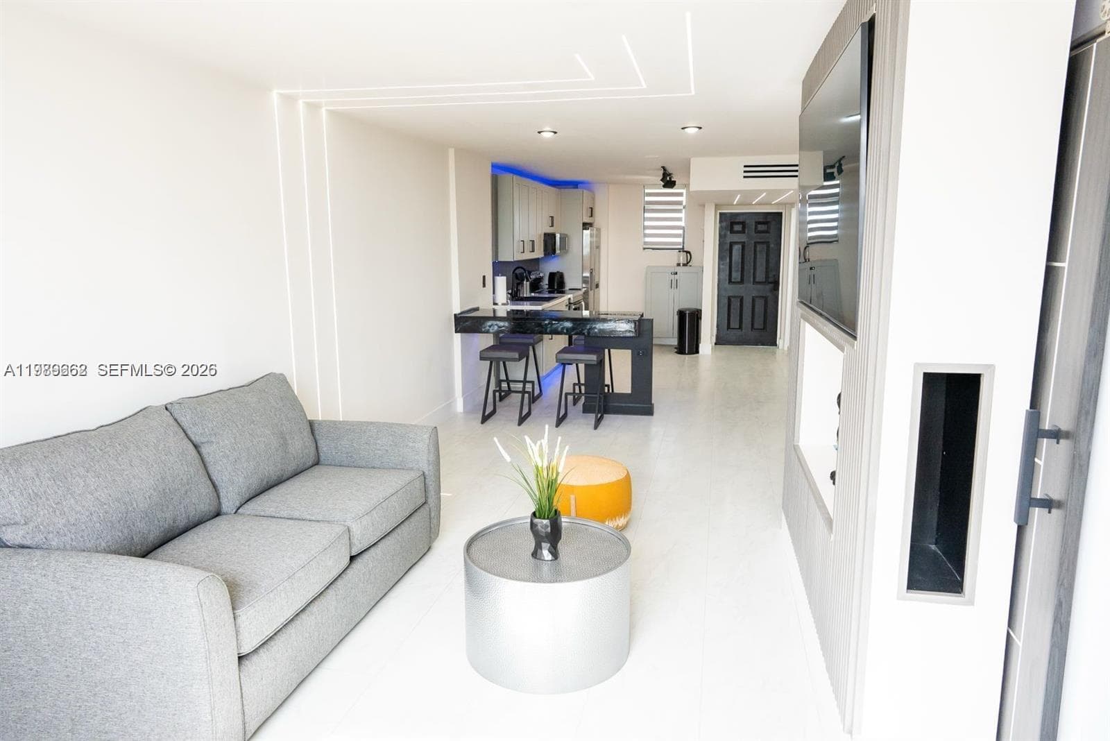 ISLAND SHORES CONDO · #903 in North Miami Beach - Photo 2