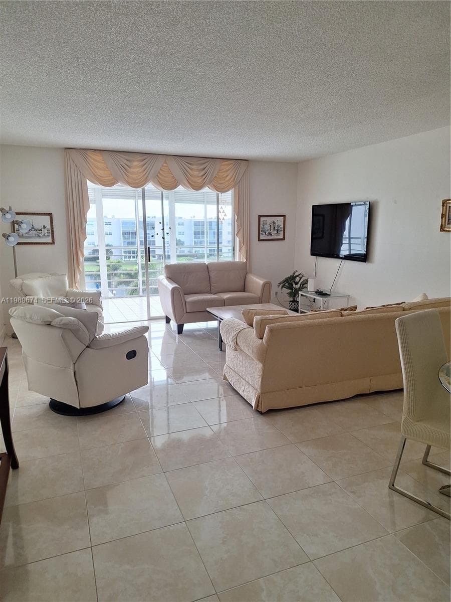 MEADOWBROOK ON THE LAKES · #401 in Dania Beach - Photo 7