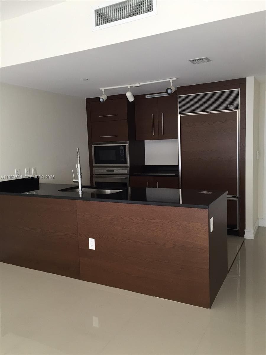 Icon Brickell I · #5111 in Miami - Photo 5
