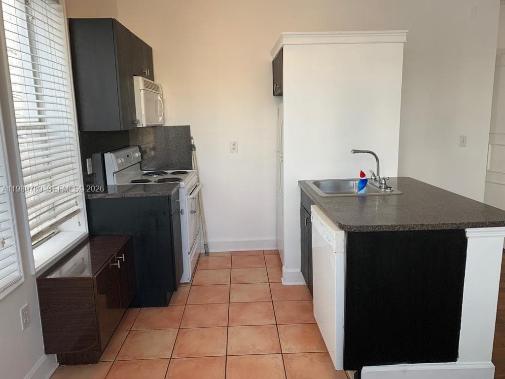 PENN PLAZA CONDOMINIUM · #203 in Miami Beach - Photo 5