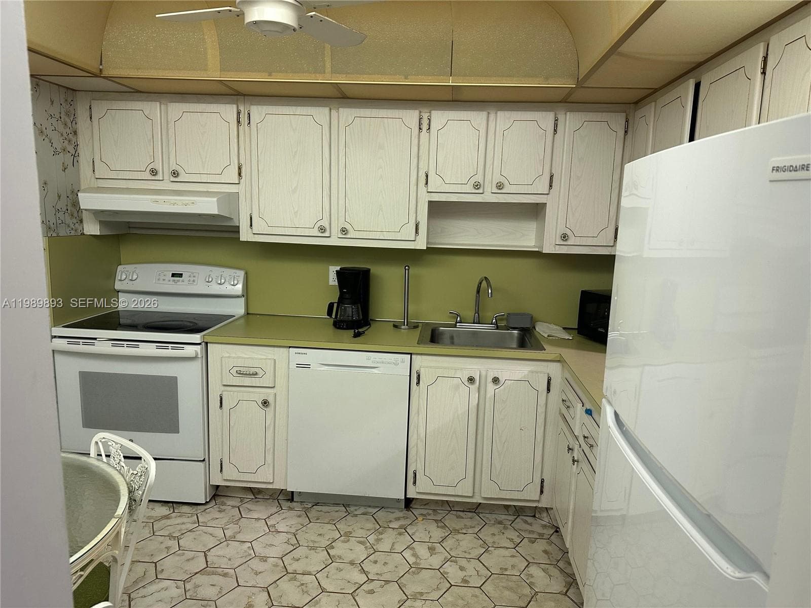 FOURTH GULFSTREAM GARDEN · #118 in Hallandale Beach - Photo 2