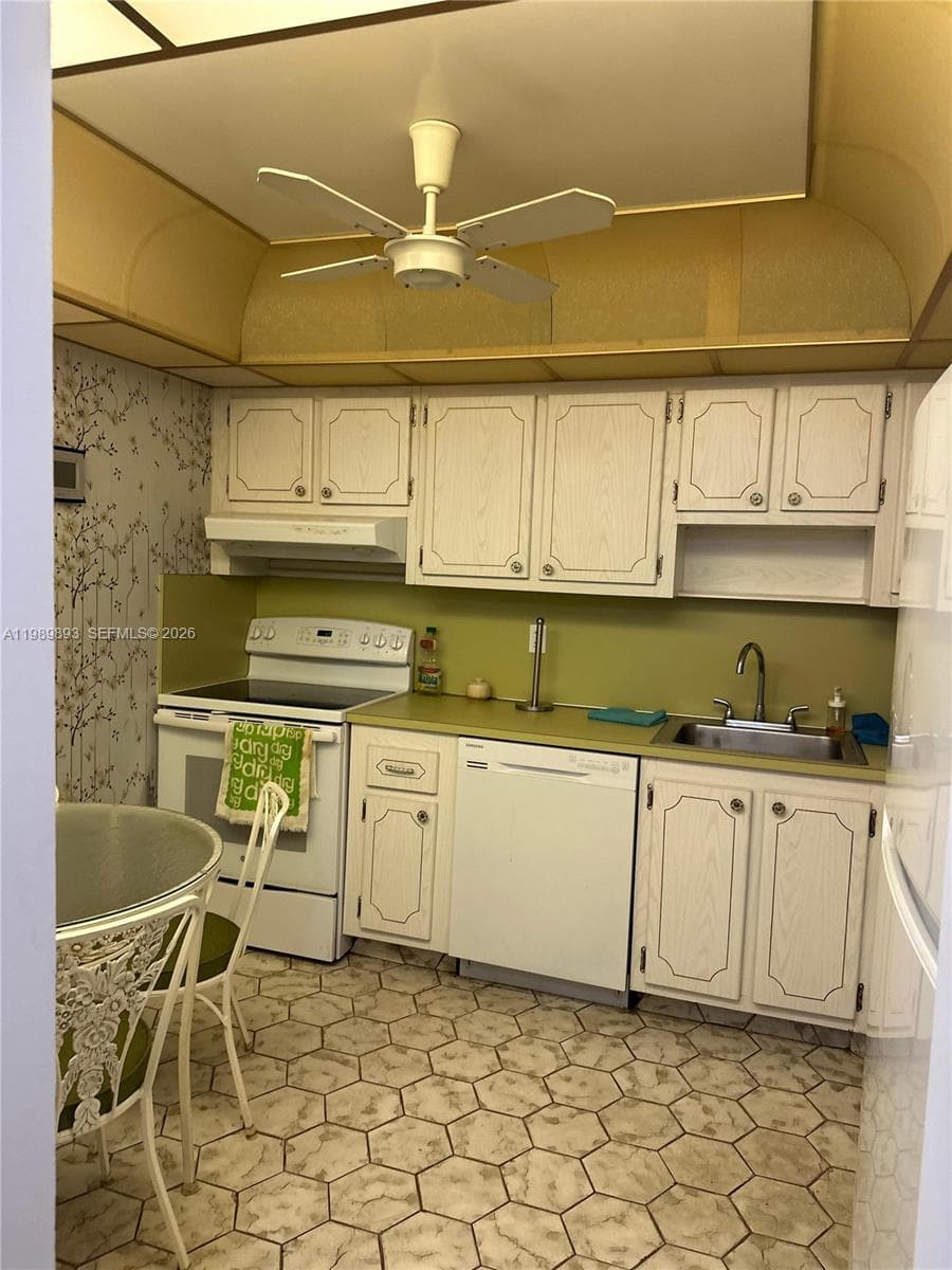 FOURTH GULFSTREAM GARDEN · #118 in Hallandale Beach - Photo 12