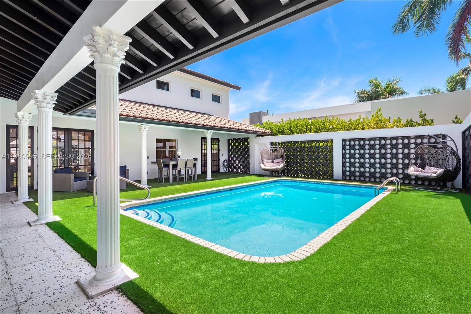 472 Sunset Dr photo 3