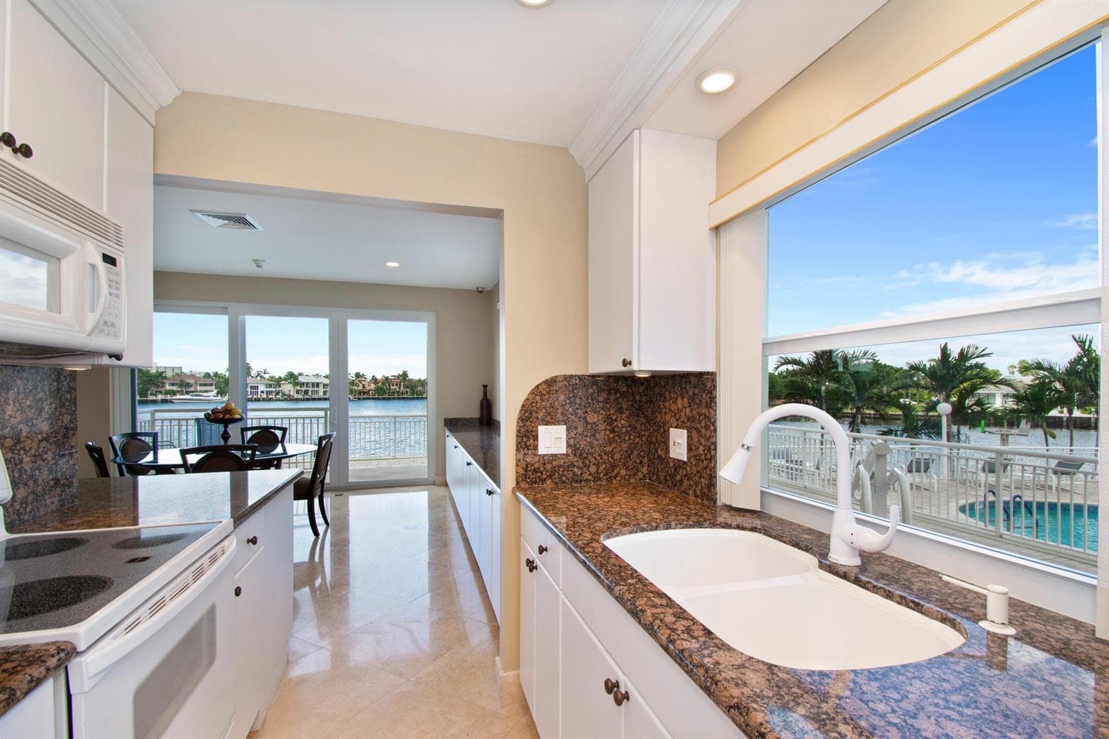 20_511BayshoreDrive203_327_Clubhouse_HiR