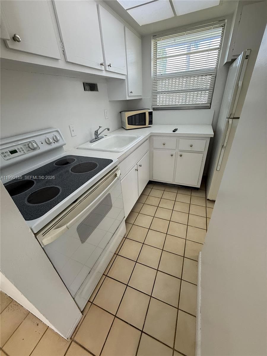 APRIL SONG CONDO · #223 in Hallandale Beach - Photo 6
