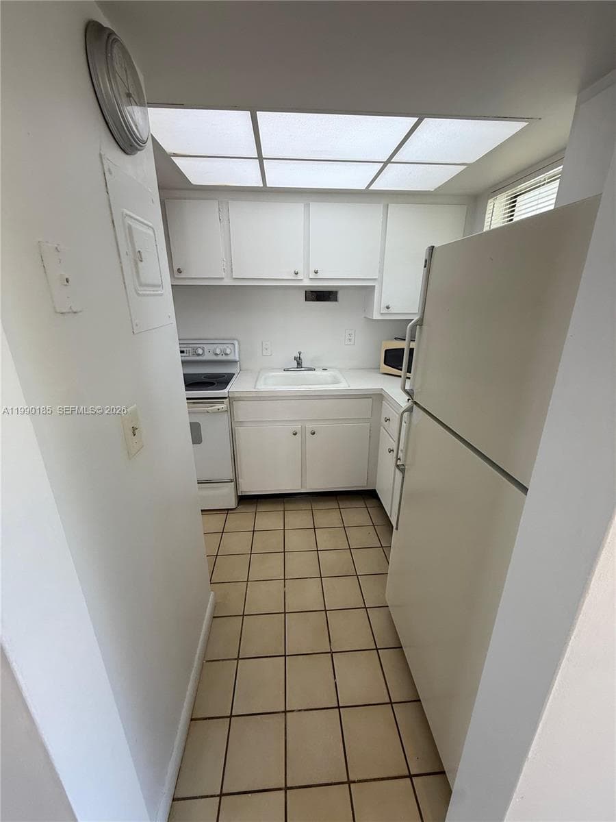 APRIL SONG CONDO · #223 in Hallandale Beach - Photo 5