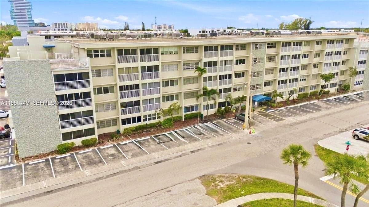 THIRD GULFSTREAM GARDEN · #101G in Hallandale Beach - Photo 3