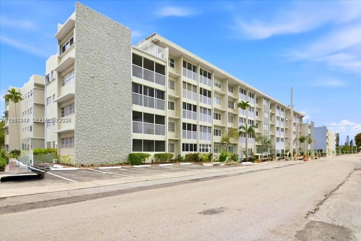 THIRD GULFSTREAM GARDEN · #101G in Hallandale Beach - Photo 1
