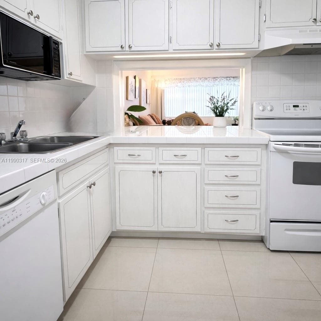 THIRD GULFSTREAM GARDEN · #101G in Hallandale Beach - Photo 20