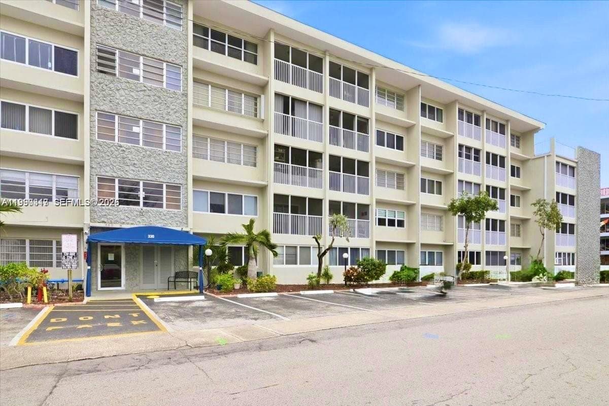 THIRD GULFSTREAM GARDEN · #101G in Hallandale Beach - Photo 4