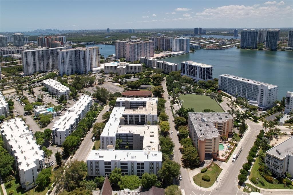 Le Cartier · #423 in Sunny Isles Beach - Photo 22