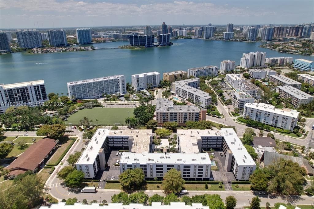 Le Cartier · #423 in Sunny Isles Beach - Photo 21
