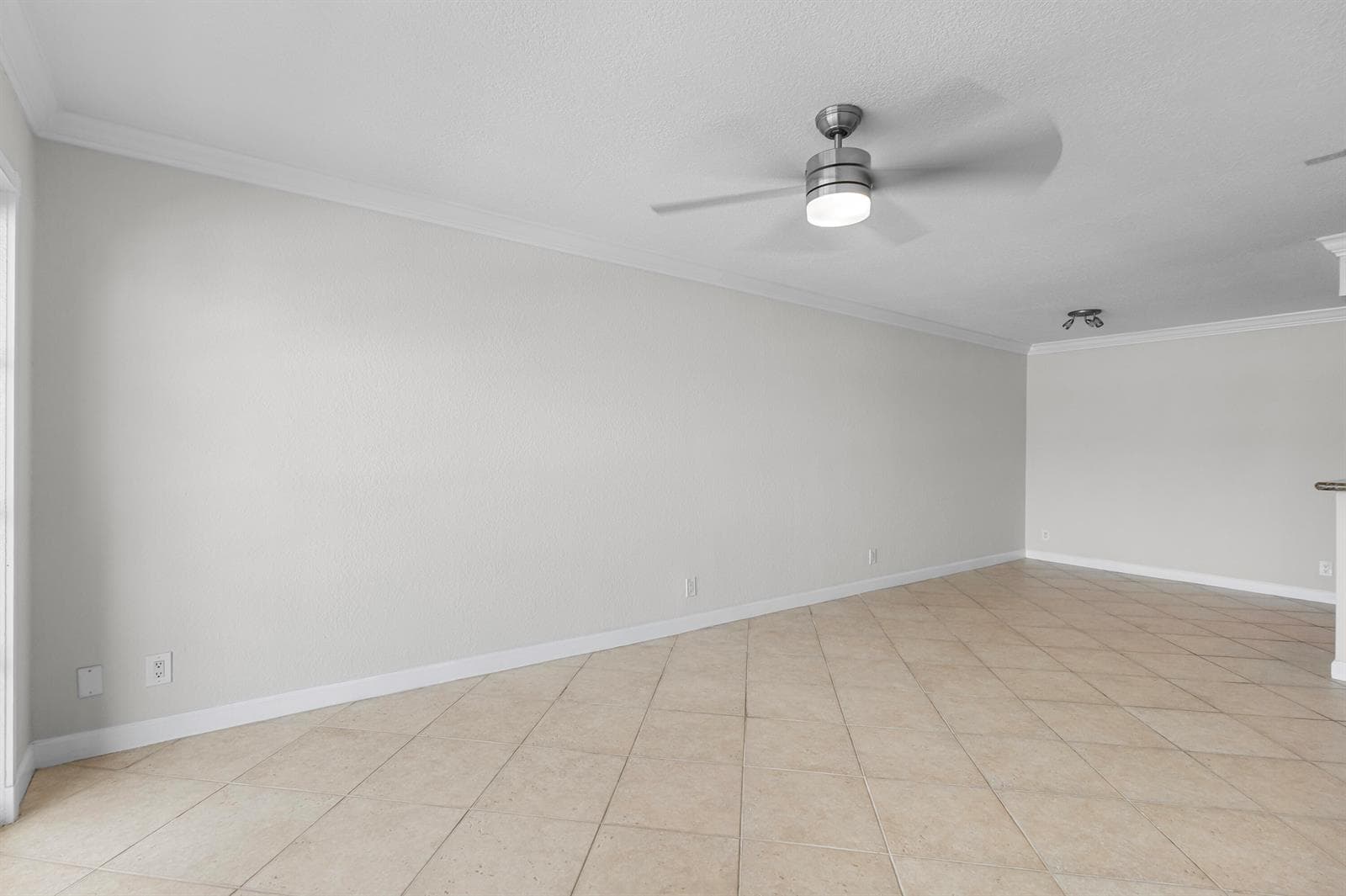 GF4A1180Pine Crest Village-by Pwayko